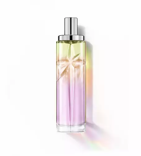 Sweet Kiss: botella alta con degradado lavanda, ámbar y verde claro sobre fondo blanco.