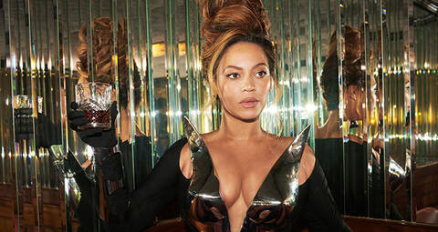 Beyoncé lleva un Mugler personalizado en su nuevo álbum “RENAISSANCE”