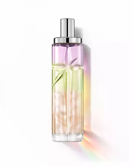 Yummy Swirl: botella alta con degradado morado, verde y naranja sobre fondo blanco.