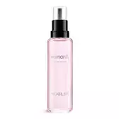 Frasco de recarga de perfume Mugler Womanity rosa con bomba negra sobre fondo blanco