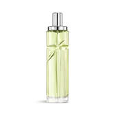 Nuevo frasco de Starlicious Pistachio Praline, un frasco transparente lleno de líquido verde pálido que captura la luz del verano en una estrella fugaz tallada, con sus facetas brillando bajo un elegante tapón plateado.